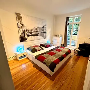 Privatunterkunft Doppelzimmer Mit Terrasse In Privatem Zuhause Lübeck